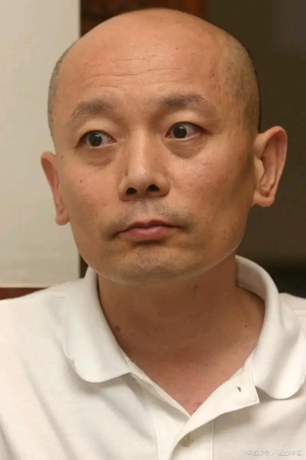 开心果：**兄弟情深，胜过金钱**

在娱乐圈这个光鲜亮丽却又充满竞争的圈子里，有一种情谊让人感动，那就是傅彪和葛优之间的兄弟情。2005年，一个不幸的消息传来，演员傅彪被诊断出肝癌，病情迅速恶化。消息一出，圈内的好友纷纷前来探望，冯小刚二话不说，直接送上二百万元；张国立也毫不吝啬，拿出四十万。而葛优，这位与傅彪情同手足的兄弟，却空着手来了。

有人可能会说，葛优是不是太小气了？但事实并非如此。傅...