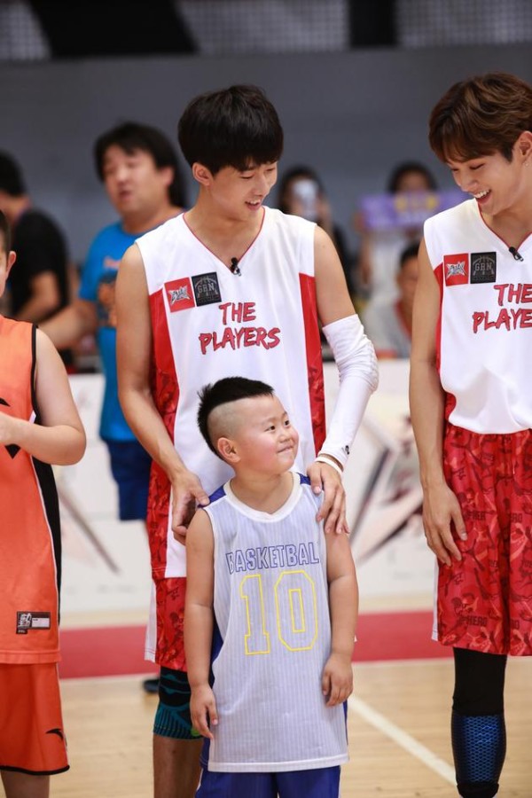 李汶翰田明鑫率篮球小将登场