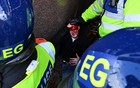 11万英国白人冲上街头怒吼：我们不做印度人