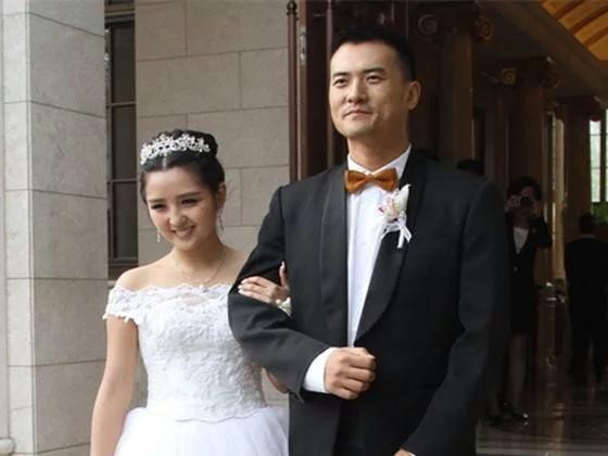 又一名艺人来拯救薛之谦，深夜发微博称“被殴打”