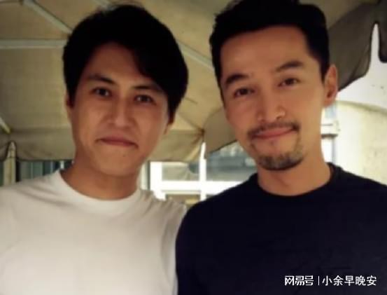 靳东到胡歌开的餐厅用餐，靳东说：我刷脸免费！服务员：你是谁？