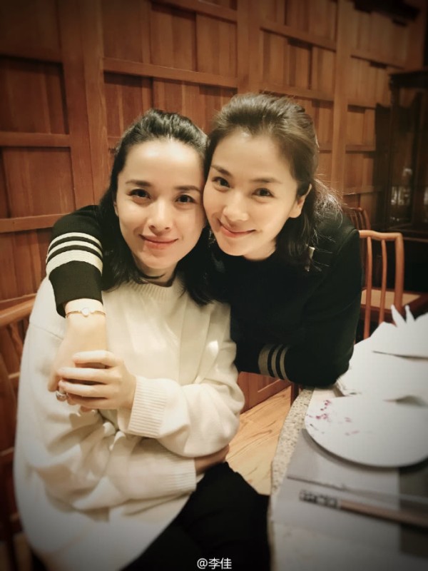 她是靳东老婆,她和刘涛是密友,她说:在一起的时候吃才最重要