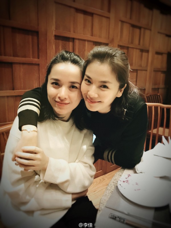 她是靳东老婆,她和刘涛是密友,她说:在一起的时候吃才最重要