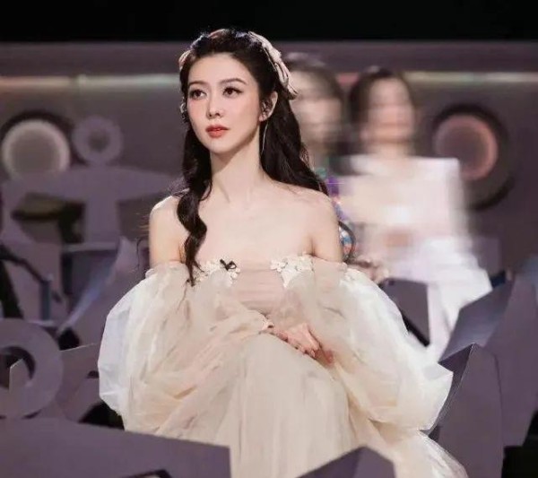 薛凯琪：曾经成龙要她做儿媳，如今40岁她宛如少女