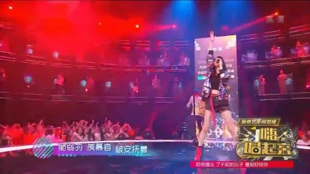 薛之谦与创造101女孩刘丹萌嗨唱《初学者》霸气萌姐拉着老薛的领带 就问好不好听！