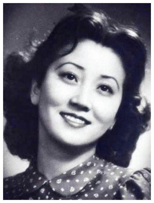 民国第一女神照片对比：容貌神似一个现代明星，电影拍不出她气质
