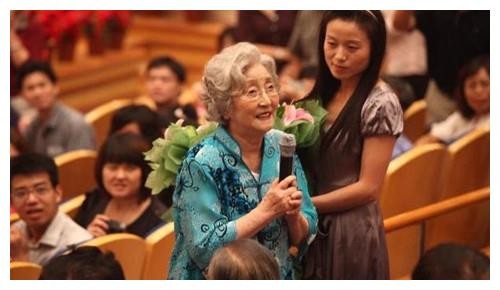 民国第一女神照片对比：容貌神似一个现代明星，电影拍不出她气质