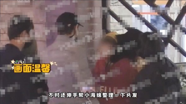 黄晓明Angelababy带儿子小海绵就医 一家三口同框照片曝光