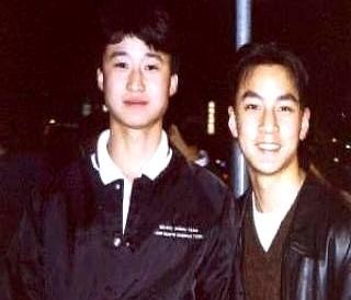 吴彦祖晒与吴京30年前合照，原来两人同年出生
