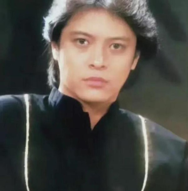 探秘娱乐圈神秘现象，明星假死背后的真相