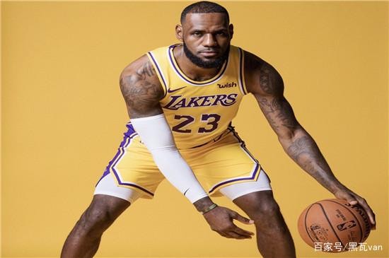 目前NBA的篮球巨星，多次被称为小皇帝的他，了解一下巨星詹姆斯