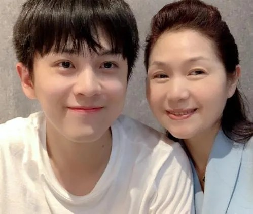 武艺爸爸叫什么名字哪里人？他妈妈杨秀芳的个人资料照片
