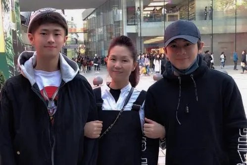 武艺爸爸叫什么名字哪里人？他妈妈杨秀芳的个人资料照片