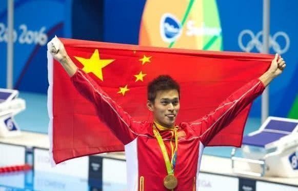 有明星艺人却不认识中国国旗还强词夺理。这种艺人也配在中国待?