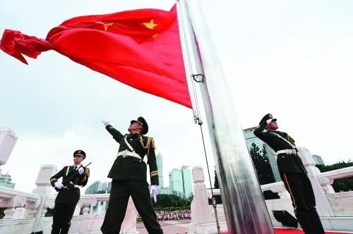 有明星艺人却不认识中国国旗还强词夺理。这种艺人也配在中国待?