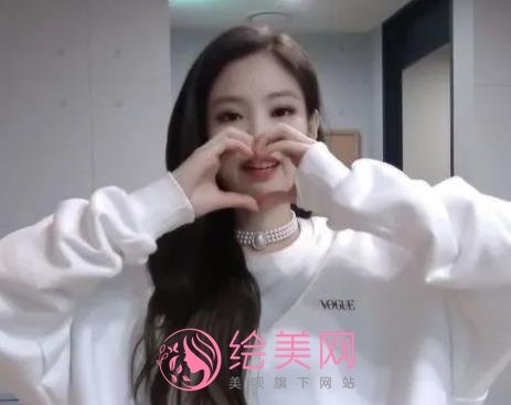 jennie金智秀终于比心成功是怎么回事？明星的演绎之路<a target=