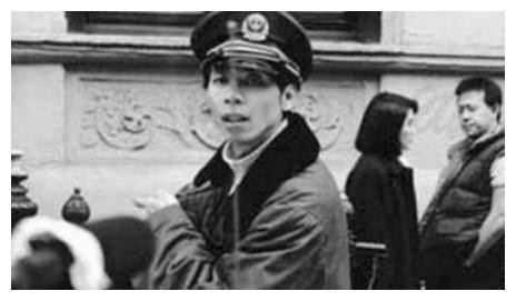 20年前的5位明星是什么样子，徐峥留长发，冯小刚最落魄