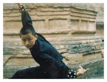 20年前的5位明星是什么样子，徐峥留长发，冯小刚最落魄