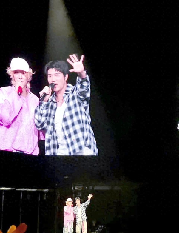 鹿晗携手王力宏，深圳演唱会成音乐盛宴