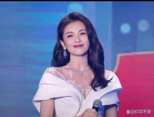 破圈同框！刘涛郎朗演唱会合影刷屏，这场跨界演出燃爆全场