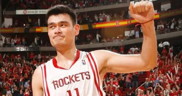 众NBA球员姚明的职业生涯回顾