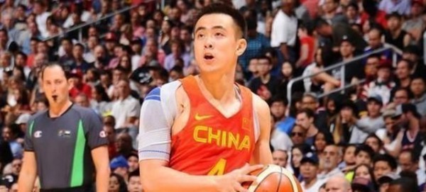 NBA传奇球星艾东的职业生涯回顾与经典瞬间全解析