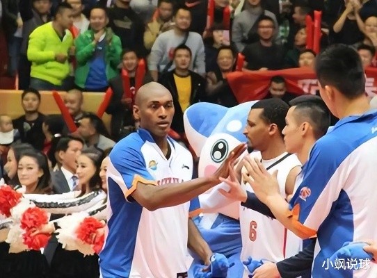 NBA传奇球星艾东的职业生涯回顾与经典瞬间全解析
