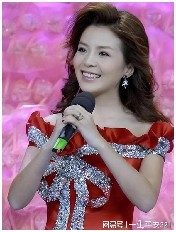 回顾朱迅的职业生涯，她给观众带来了无数的欢乐和感动