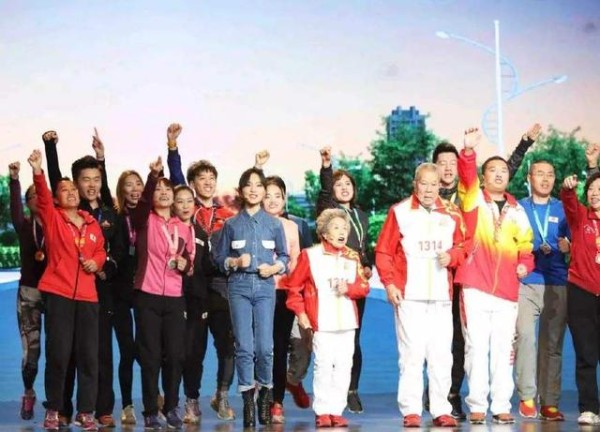 央视又出良心综艺，讲好故事的《欢乐中国人2》打破流量明星崇拜