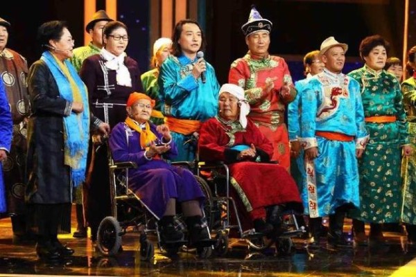 央视又出良心综艺，讲好故事的《欢乐中国人2》打破流量明星崇拜