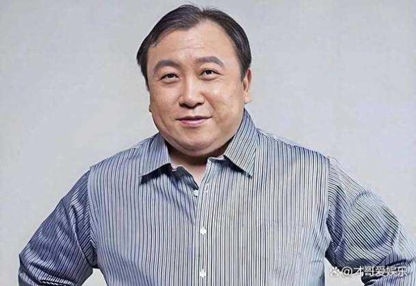 王晶怒揭娱乐圈：资本造星乱象与追星“烧钱”迷局