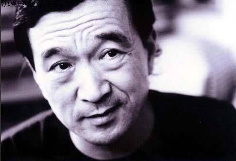 演技不输李雪健，因说实话险些被封杀，如今娶小16岁娇妻幸福美满