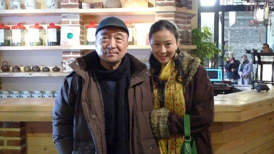 演技不输李雪健，因说实话险些被封杀，如今娶小16岁娇妻幸福美满