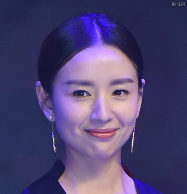 梁朝伟董洁有什么关系