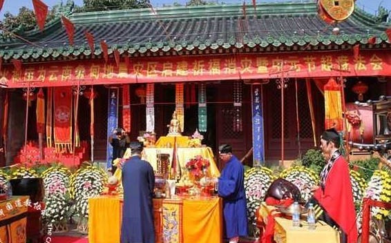 泰国佛牌与明星:探秘明星背后的佛牌文化