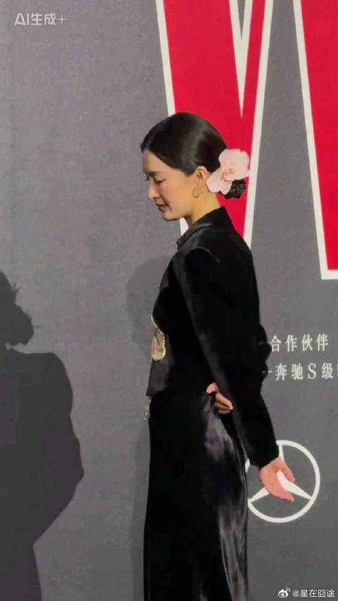 李沁不愧是学戏曲出身，一举一动都好优雅！