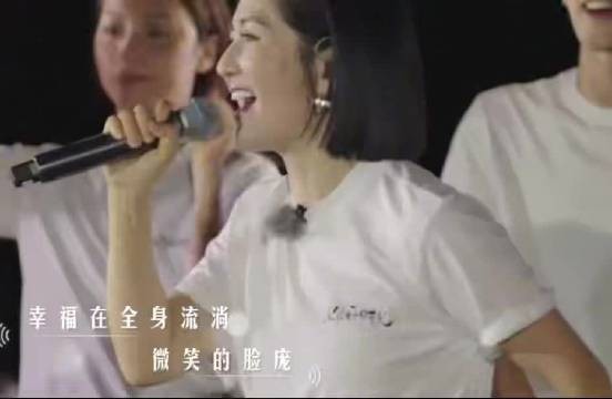 撒贝宁为谢娜伴舞秀空中一字马惊呆全场