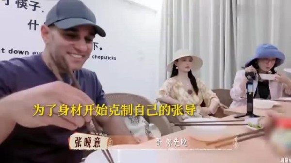 张晚意调侃马思纯瘦脱相,马思纯笑怼回应