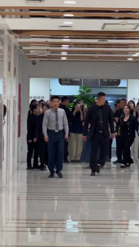 路人说出来我的心声，章若楠你真的好美！