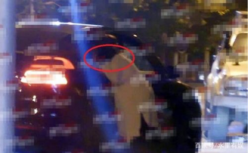 朱时茂与美女吻别照片曝光 朱时茂出轨了吗为什么和美女吻别？