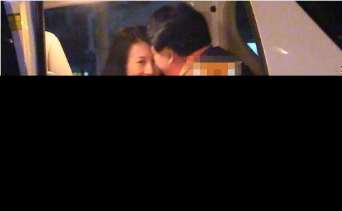 朱时茂否认与美女出轨 只是送其回家但个人亲密像连体婴一般？