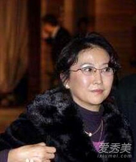 朱时茂出轨了吗？车里和朱时茂拥抱的女人是谁？朱时茂妻子介绍