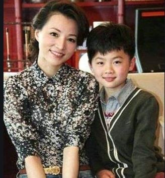 董卿:含泪说出自己生孩子的真实原因，感情一波三折，太令人意外