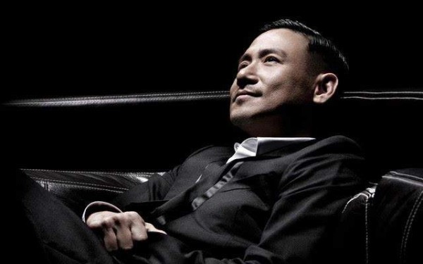 你以为明星用的麦克风是KTV同款？价高到你无法相信