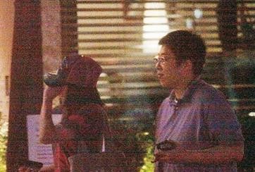 贾静雯此前被拍到与孔孔形影不离