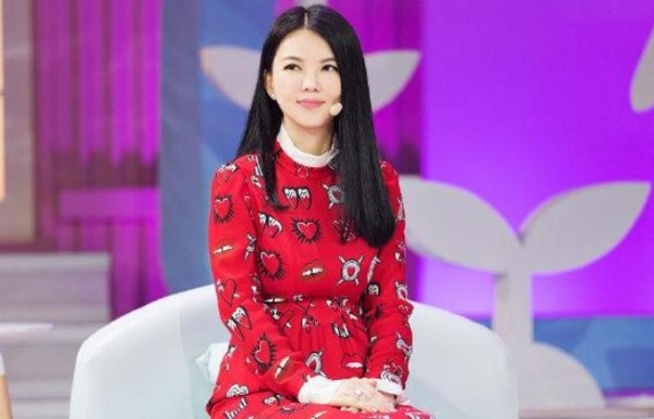作为亲姐妹发展却不相同，李湘生活特别奢侈，而妹妹却不如姐姐