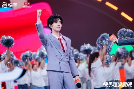 从线上“铁友”到线下“朋友”：超级夏晚如何实现3.7亿次的双向奔赴？