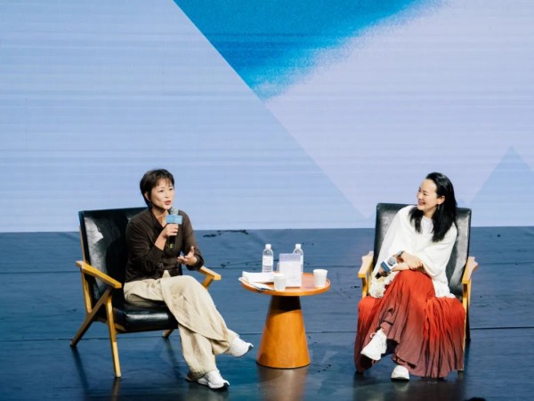 咏梅X周轶君：是时候大声谈论更年期了！