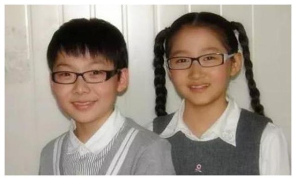 有种“不公平”叫关晓彤姐妹花，妹妹成大明星，姐姐却在卖拉面