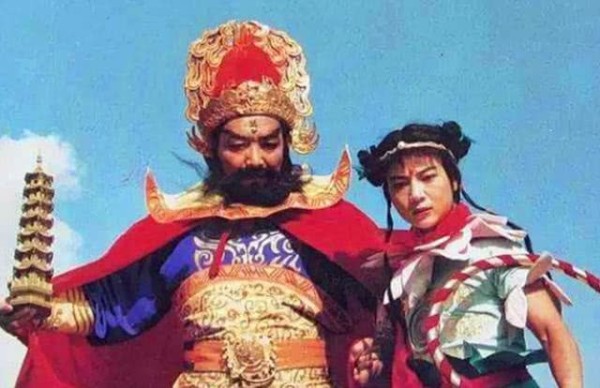 李靖是唐朝的，哪吒是商朝的，他们俩怎么就成为了父子关系？